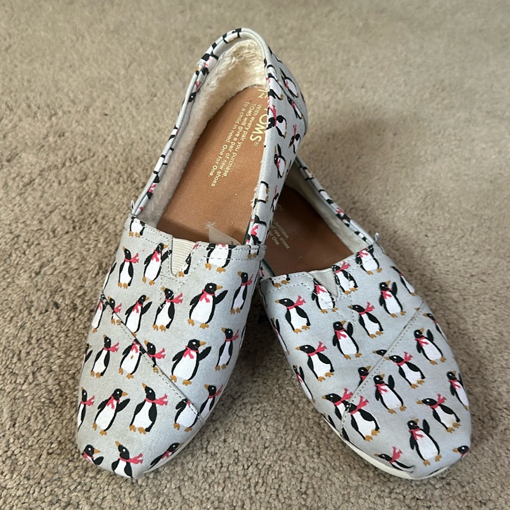 TOMS Penguin Print